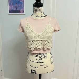 Yarn Sewn Cropped Beige Vest with Rose Details